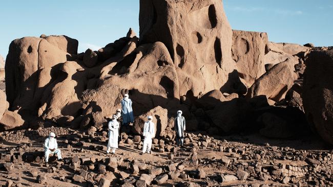 Tinariwen met in a Libyan military camp.