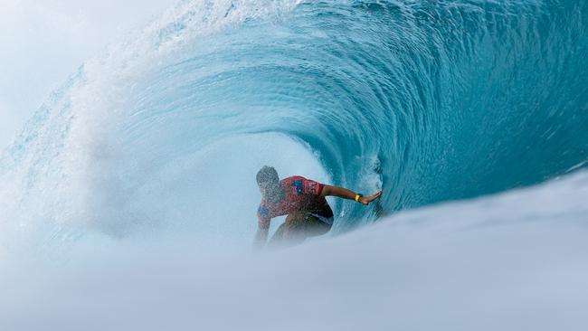 Jack Robinson surfs against Kelly Slater Picture: Brent Bielmann/World Surf League