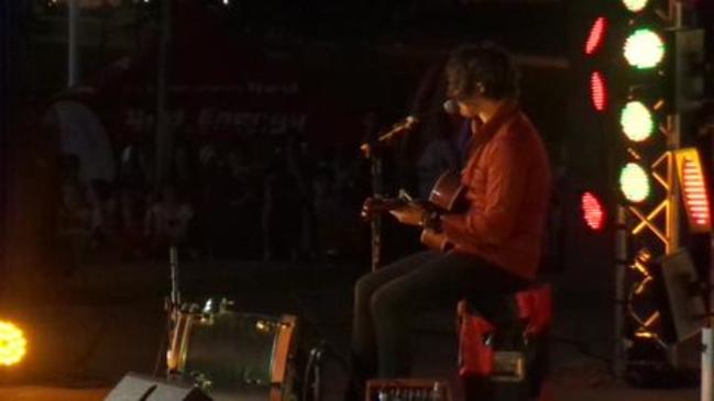 Dean Ray performs at Gympie's Family Fun Night