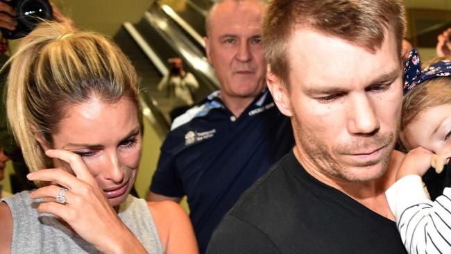 (FILES) This file photo taken on March 29, 2018 shows Australian cricketer David Warner (C), his wife Candice and their daughters leaving the airport after arriving back in Sydney from South Africa. The wife of disgraced cricketer David Warner revealed on May 24 she suffered a miscarriage in the aftermath of her husband's part in a ball-tampering scandal that rocked the game. / AFP PHOTO / Peter PARKS