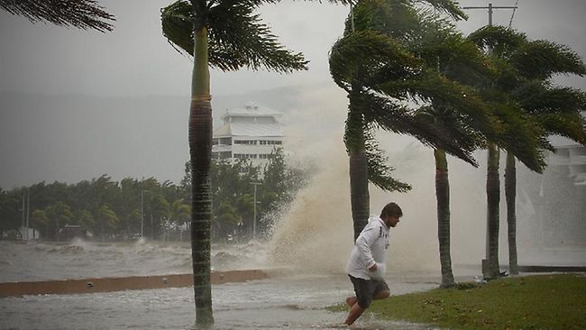 Two North Queensland Communities Devastates By Cyclone Yasi Have Been Closed To The Public The Courier Mail