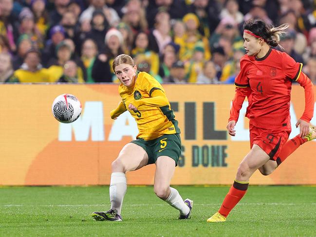 ADELAIDE, AUSTRALIA - MAY 31: Caitlin Foord of Australia and Dou Jiazing of China during the international friendly match between Australia Matildas and China PR at Adelaide Oval on May 31, 2024 in Adelaide, Australia. (Photo by Sarah Reed/Getty Images)