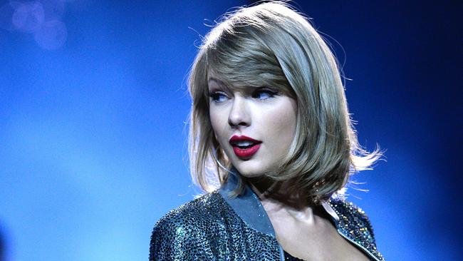 COLOGNE, GERMANY - JUNE 19: Taylor Swift performs during 'The 1989 World Tour' night 1 at Lanxess Arena on June 19, 2015 in Cologne, Germany. (Photo by Sascha Steinbach/Getty Images for TAS)