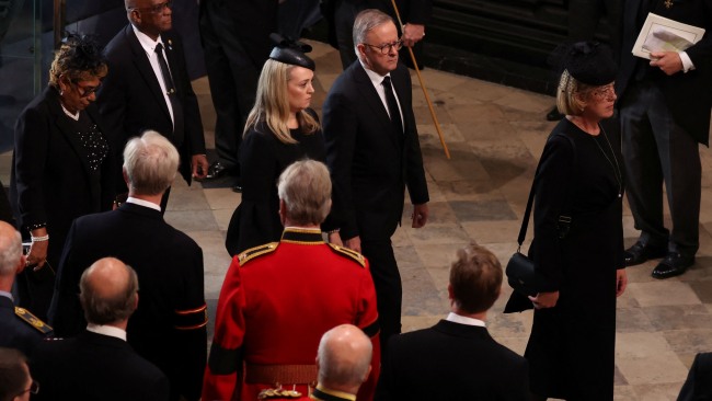 Queen Elizabeth II farewelled in spectacular funeral by royal family ...