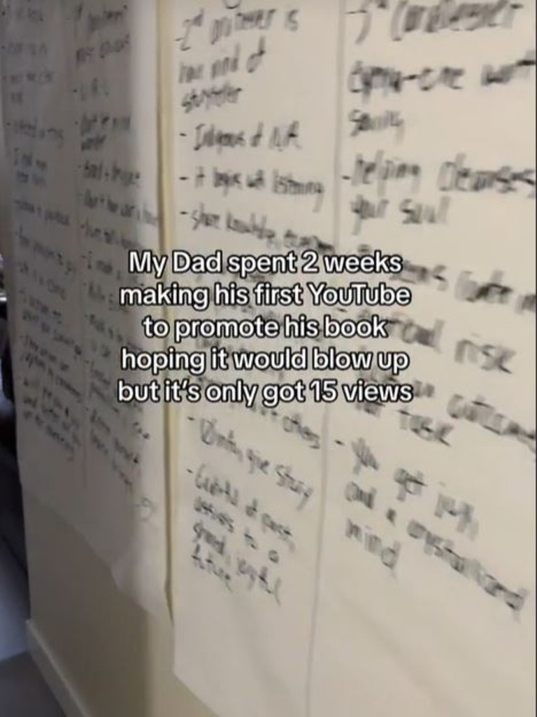 The daughter shared her dads notes he wrote to prepare for the video. Picture: @kellyjfrankstocks / TikTok