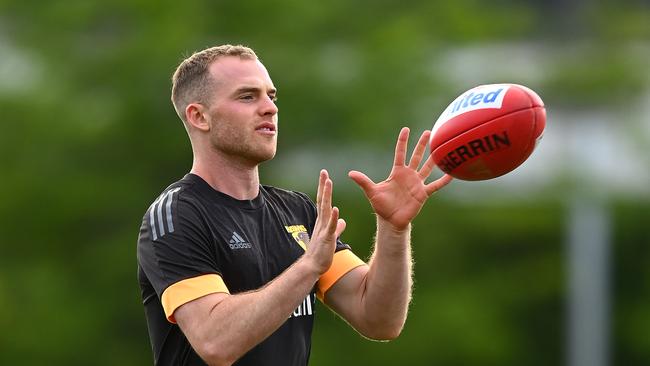 MELBOURNE, AUSTRALIA – DECEMBER 07: Tom Mitchell of the Hawks marks during a Hawthorn Hawks AFL pre-season training session at Waverley Park on December 07, 2020 in Melbourne, Australia. (Photo by Quinn Rooney/Getty Images)