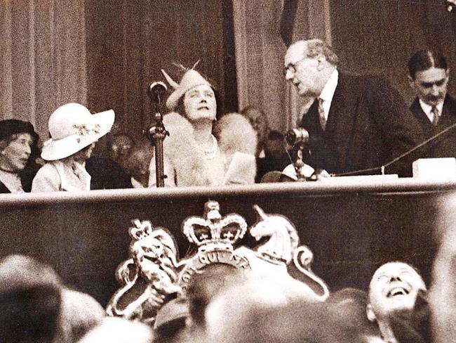 Cunard’s long association with Her Majesty dates back 84 years, to 27 September 1938 when she accompanied her mother to launch the biggest ship in the world at that time – Queen Elizabeth.