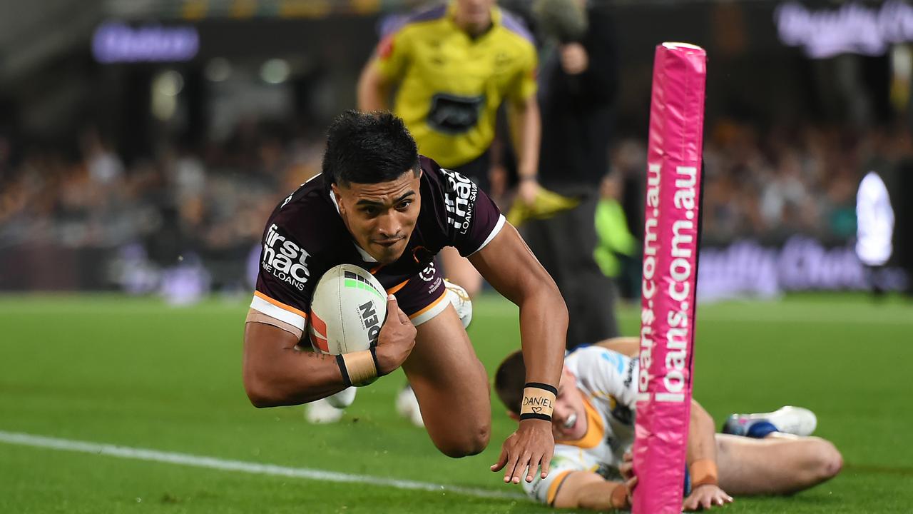 Deine Mariner launches over the try line. Picture: Albert Perez/Getty Images.