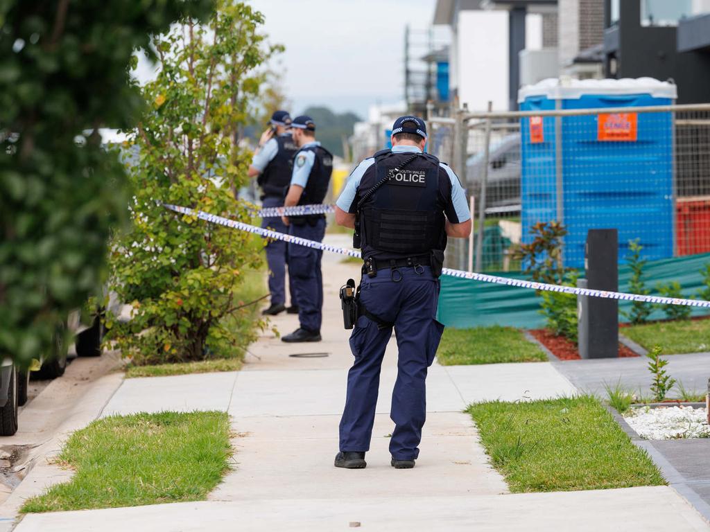 The body of a 32-year-old was found on Georgina Avenue in Melonba about 8.45pm Saturday night. Picture: NCA NewsWire / David Swift