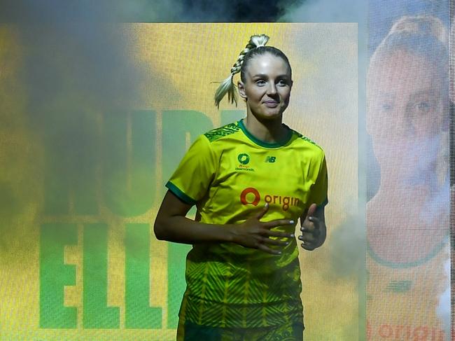 ADELAIDE, AUSTRALIA - SEPTEMBER 19: Rudi Ellis of the Diamonds  enters during game one of the international series between Australia Diamonds and England Roses at Adelaide Entertainment Centre on September 19, 2024 in Adelaide, Australia. (Photo by Mark Brake/Getty Images)