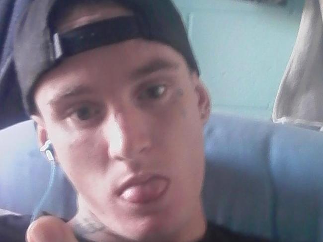 Tattooed, skinny thug king hits inmate off chair over prison protection