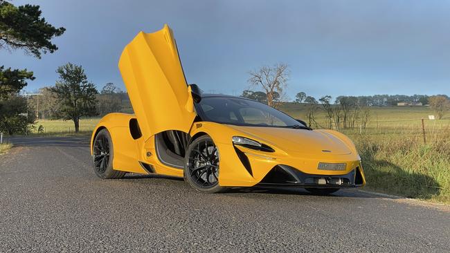 2024 McLaren Artura coupe.