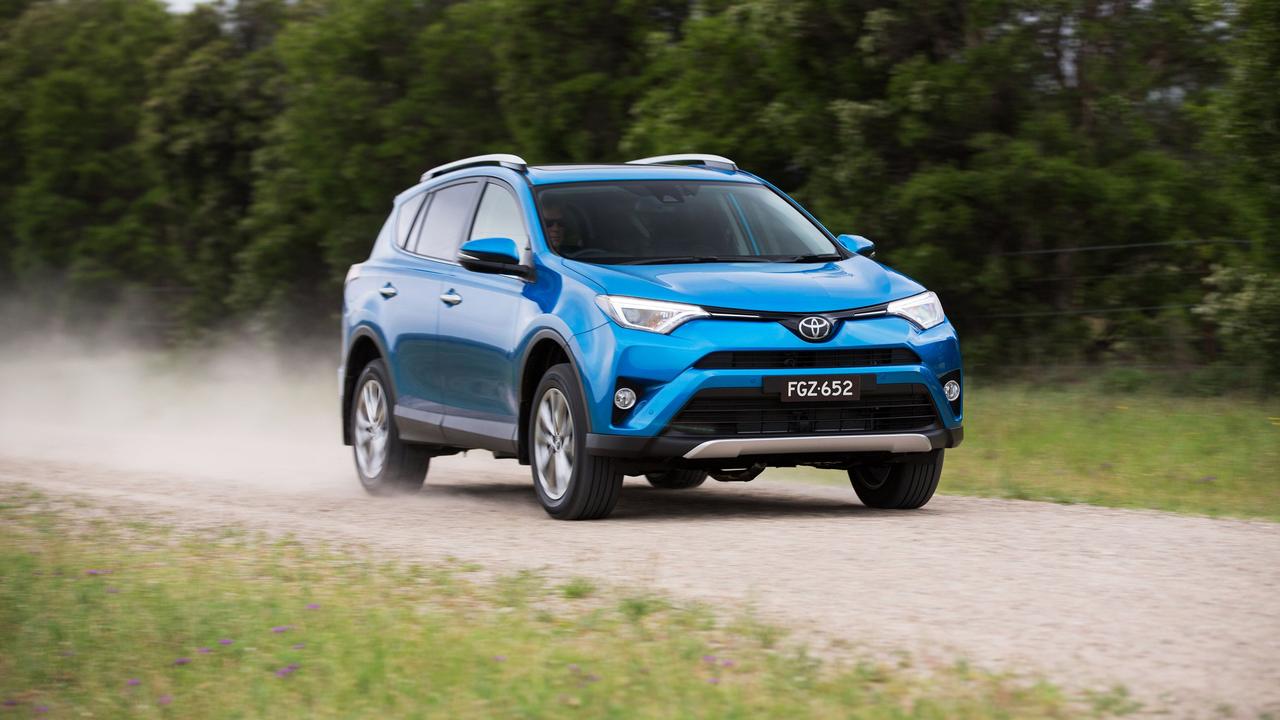 2017 Toyota RAV4 review: SE model brings sharper looks and tighter handling  to the RAV4 party - CNET