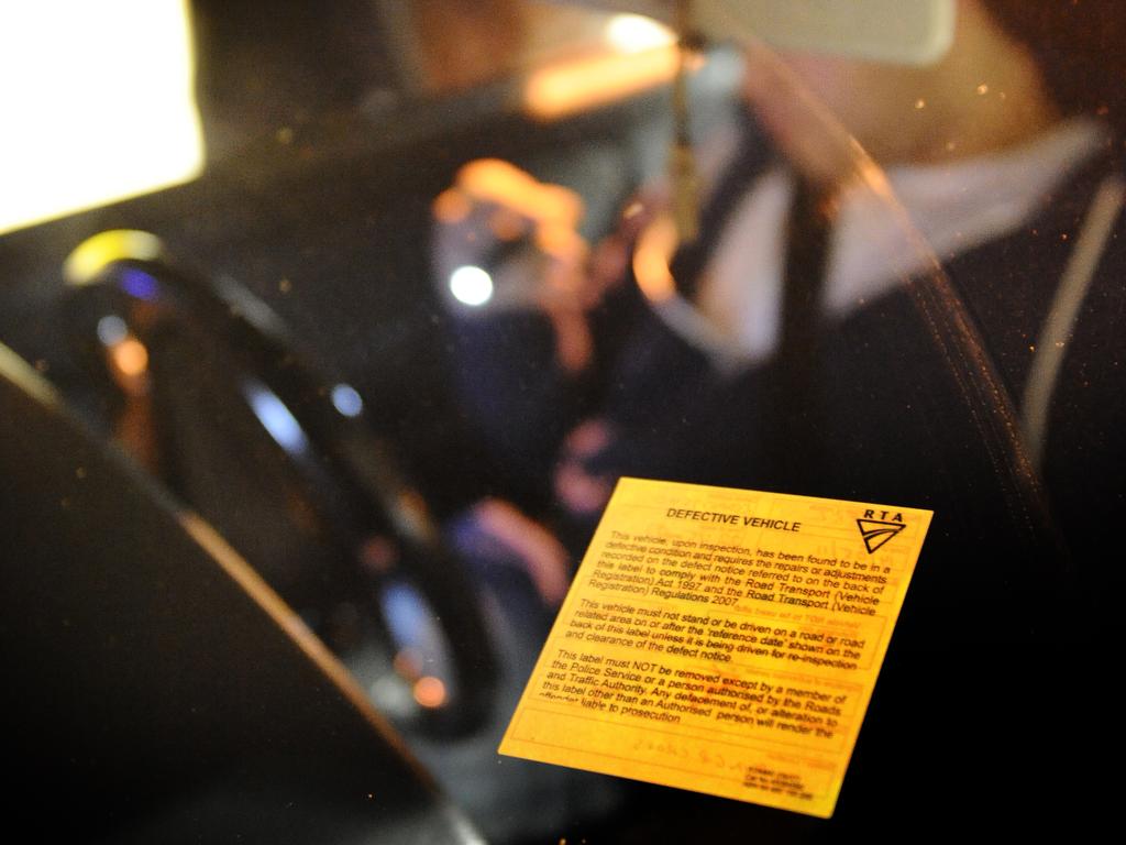 Yellow stickers used traditionally as defect notices for cars are being promoted by Victorian retailers as an effective measure to disrupt the market for illegal tobacco.