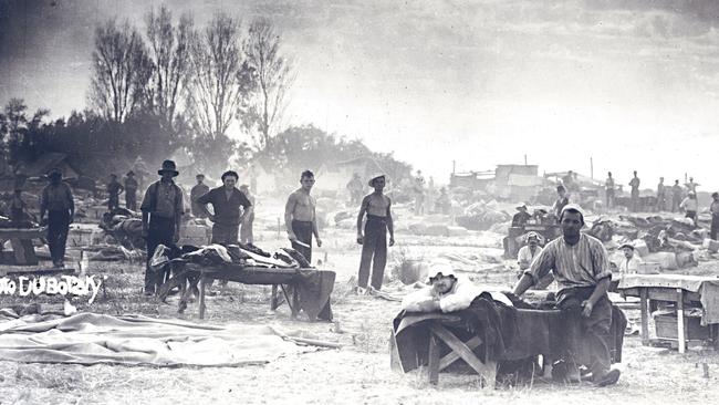 Prisoners airing their bedding at Torrens Island Camp by German Photographer Paul Dubotzki. Source: Captured Lives