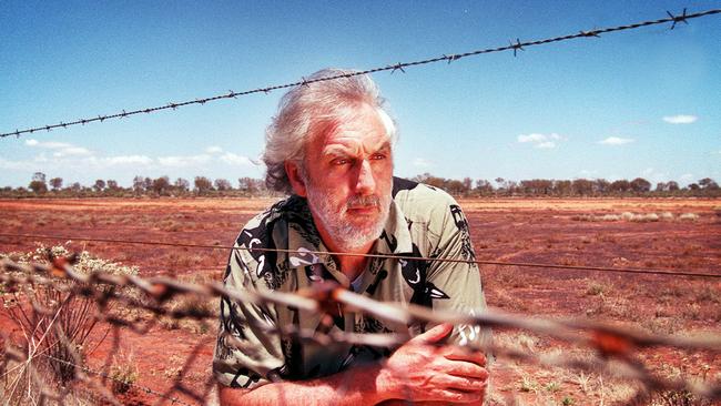 Noyce next to the rabbit-proof fence at Jigalong in January 2022.