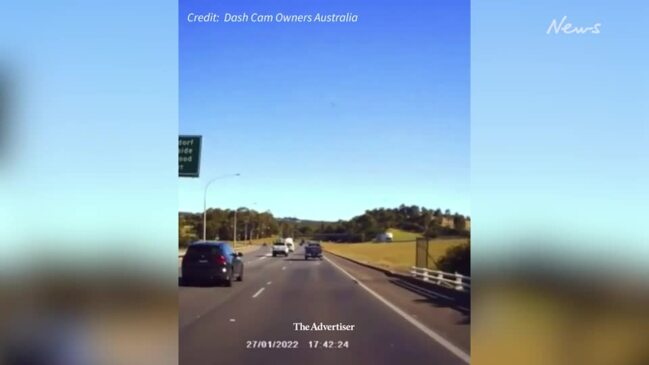 Dashcam video of tow bar flying off the back of a car on the South Eastern Freeway