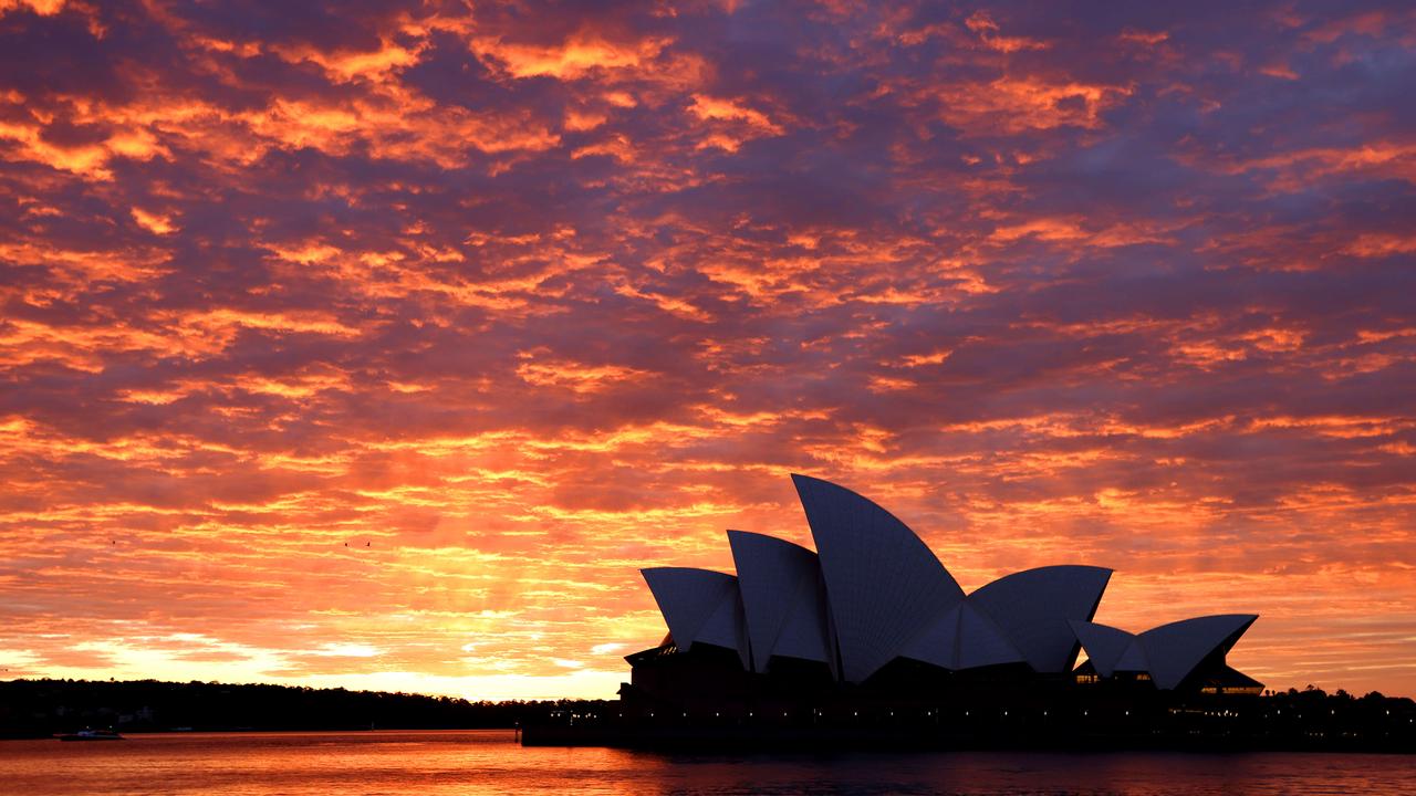 Around 40 per cent of the world observes daylight saving. Picture: NCA NewsWire / Damian Shaw