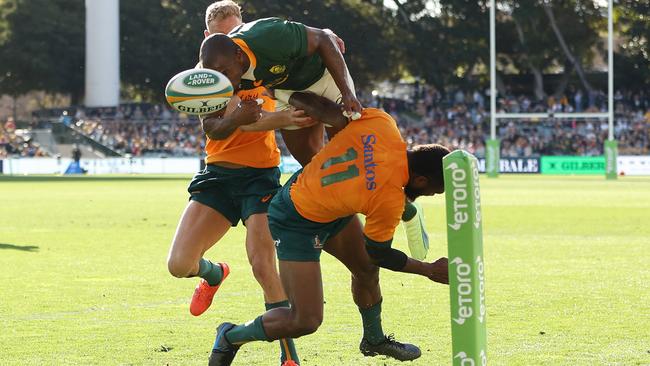 Makazole Mapimpi of the Springboks is tackled by Marika Koroibete of the Wallabies. Photo by Mark Kolbe/Getty Images