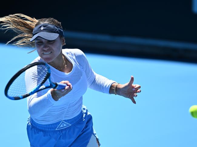 Sofia Kenin plays a backhand during January’s Hobart International. Kenin will return for next month’s edition. (Photo by Steve Bell/Getty Images)