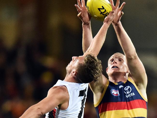 Sam Jacobs outmarks Luke Dunstan.