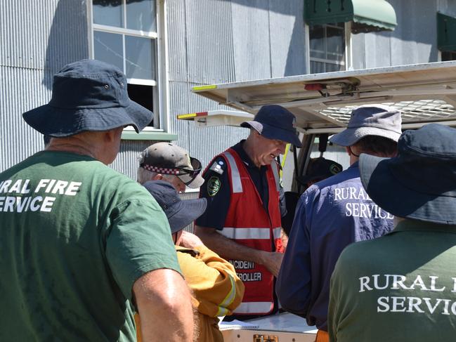 Incident controller Warren Dean briefs the crew. November 6, 2024.