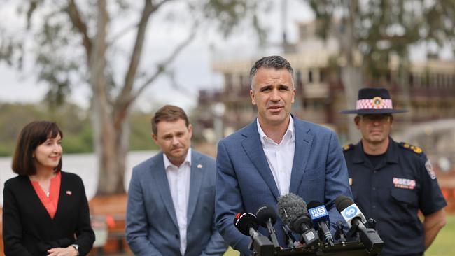 Premier Peter Malinauskas, Deputy Premier Susan Close, Treasurer Stephen Mullighan and Chris Beattie from the SES during media conference in Mannum.