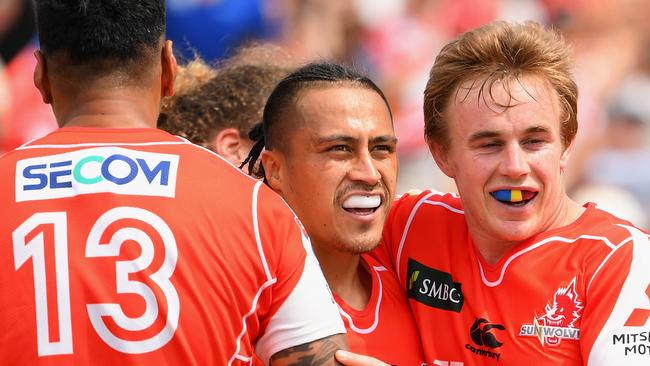 TOKYO, JAPAN - MAY 12:  Jason Emery of the Sunwolves celebrates scoring his side's fourth try with his team mates during the Super Rugby match between Sunwolves and Reds at Prince Chichibu Memorial Ground on May 12, 2018 in Tokyo, Japan.  (Photo by Atsushi Tomura/Getty Images)