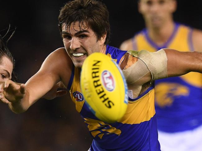 Andrew Gaff of the Eagles (right) is seen in action during the Round 10 AFL match between the Hawthorn Hawks and the West Coast Eagles at Etihad Stadium in Melbourne, Sunday, May 27, 2018. (AAP Image/Julian Smith) NO ARCHIVING, EDITORIAL USE ONLY