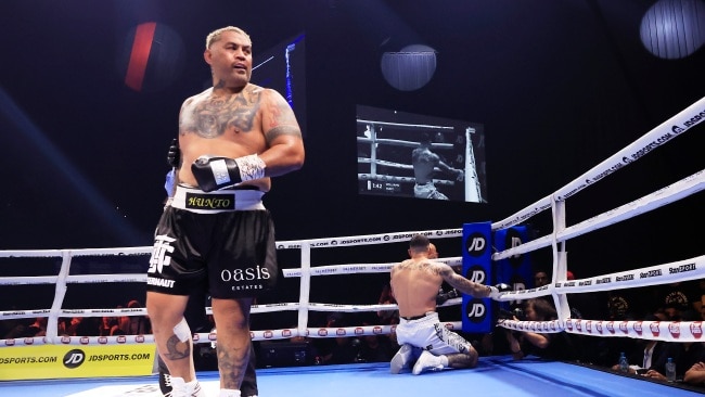 Mark Hunt had too much power for Sonny Bill Williams. (Photo by Mark Evans/Getty Images)