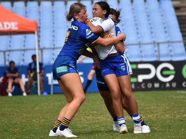 Aaliyah Soufan tackles Nazlyn Waaka-Rhind. Picture: Sean Teuma