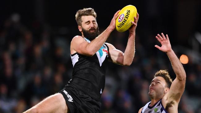 Justin Westhoff marks in front of Griffin Logue. Picture: Getty Images