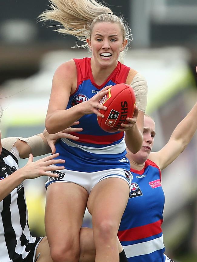 Gabby Newton in action for the Western Bulldogs