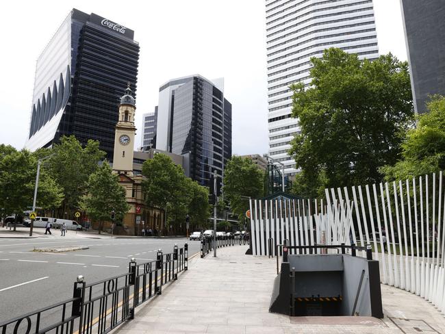 DAILY TELEGRAPH NOVEMBER 9, 2023. North Sydney has become a dead zone for foot traffic, pictured are the quiet footpaths on the Pacific Hwy in the heart of North Sydney. Picture: Jonathan Ng