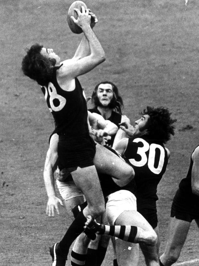 Percy Jones takes a mark in 1972 Grand Final against Richmond.