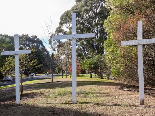 Three crosses at the entrance to the township of Korumburra. Picture: NewsWire/Ian Currie