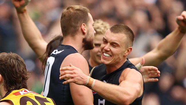 MELBOURNE, AUSTRALIA - APRIL 03: The Blues celebrates on the siren after the they defeated the Hawks during the round three AFL match between the Carlton Blues and the Hawthorn Hawks at Melbourne Cricket Ground on April 03, 2022 in Melbourne, Australia. (Photo by Robert Cianflone/Getty Images)