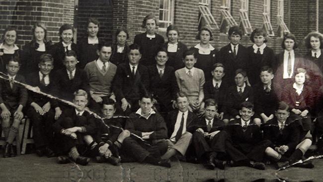 Jo Thomson, highlighted to the right, or Jess Harkness as she was then known, in primary school.