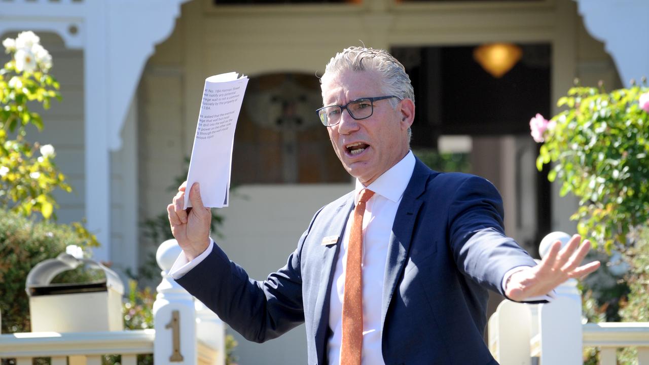 Auctioneer Craig Stephens at work. Picture: Andrew Henshaw