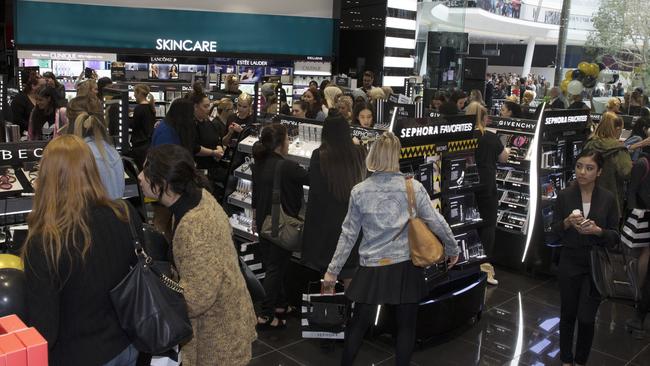 More than 700 people queue for Sephora Pacific Fair opening | Gold ...