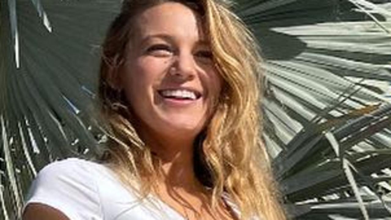 Blake Lively Stuns In Rare Bikini Photo Trendradars 