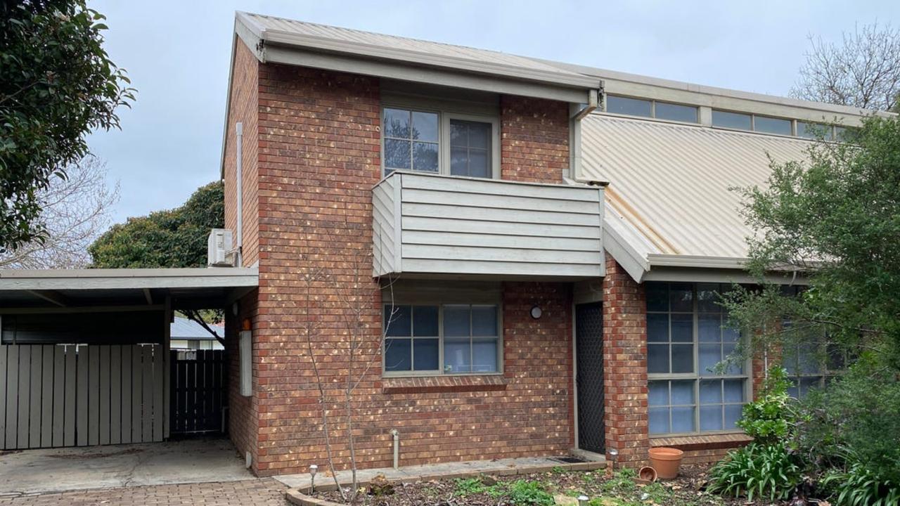 This two-bedroom townhouse at 5/180 Williamson St, Bendigo, can be leased for $430 a week.