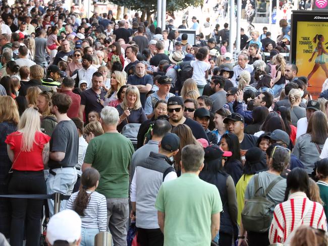 MELBOURNE, AUSTRALIA - NewsWire Photos, NOVEMBER 18, 2023. Black Friday sales in Bourke Street Mall in Melbourne.  Picture: NCA NewsWire / David Crosling