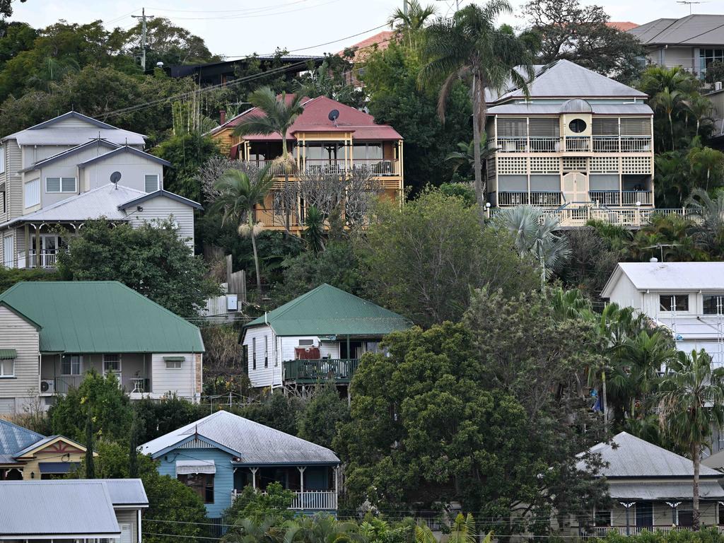 Experts have cautioned borrowers to carefully consider the risks. Picture: Lyndon Mechielsen / The Australian