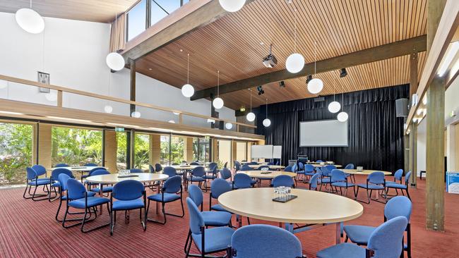 The Geelong Conference Centre in Eastern Park has sold to an Australian hotel group.