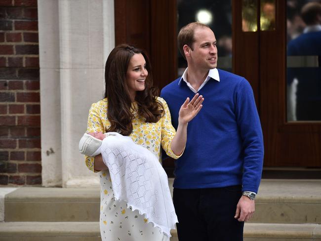Britain's Prince William, Duke of Cambridge, and his wife Catherine, Duchess of Cambridge show their newly-born daughter, their second child, to the media outside the Lindo Wing at St Mary's Hospital in central London, on May 2, 2015. The Duchess of Cambridge was safely delivered of a daughter weighing 8lbs 3oz, Kensington Palace announced. The newly-born Princess of Cambridge is fourth in line to the British throne. AFP PHOTO / LEON NEAL