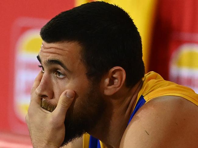 GOLD COAST, AUSTRALIA - SEPTEMBER 17: Josh J. Kennedy of the Eagles is seen on the bench after he sustained an injury during the round 18 AFL match between the North Melbourne Kangaroos and the West Coast Eagles at Metricon Stadium on September 17, 2020 in Gold Coast, Australia. (Photo by Quinn Rooney/Getty Images)