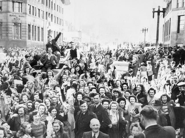 VP Day celebrations in Sydney August 15, 1945. Picture: Australian War Memorial