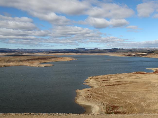 Burrendong Dam which supplies water to communities from Wellington to Cobar is down to 5.2% capacity. The main purpose of the dam is to supply irrigation, stock and household needs in the Macquarie Valley. Picture: Jonathan Ng