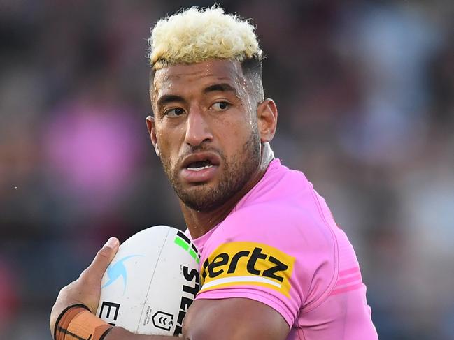 BRISBANE, AUSTRALIA - AUGUST 29:  Viliame Kikau of the Panthers makes a break to score a try during the round 24 NRL match between the Penrith Panthers and the Wests Tigers at Moreton Daily Stadium on August 29, 2021, in Brisbane, Australia. (Photo by Albert Perez/Getty Images)